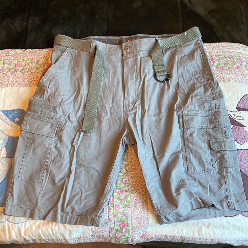 NWOT set of 2 mens Wearfirst cargo shorts (grey/black)